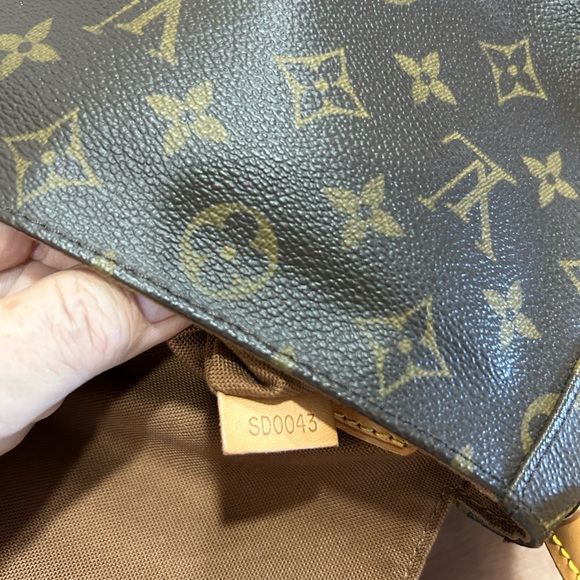 Louis Vuitton Monogram Mini Looping - Picture 5 of 6